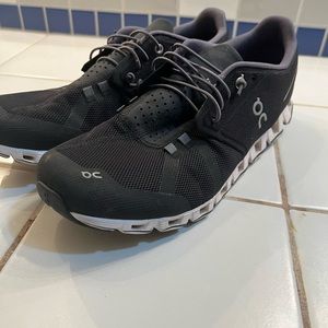 On Cloud running shoe size 11.5